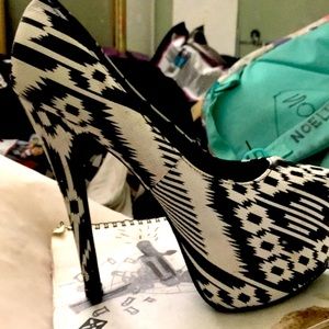 Shirk size 7 sky high heels